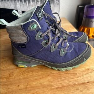 AHNU Used 8/10 women ahnu boots size 7.5